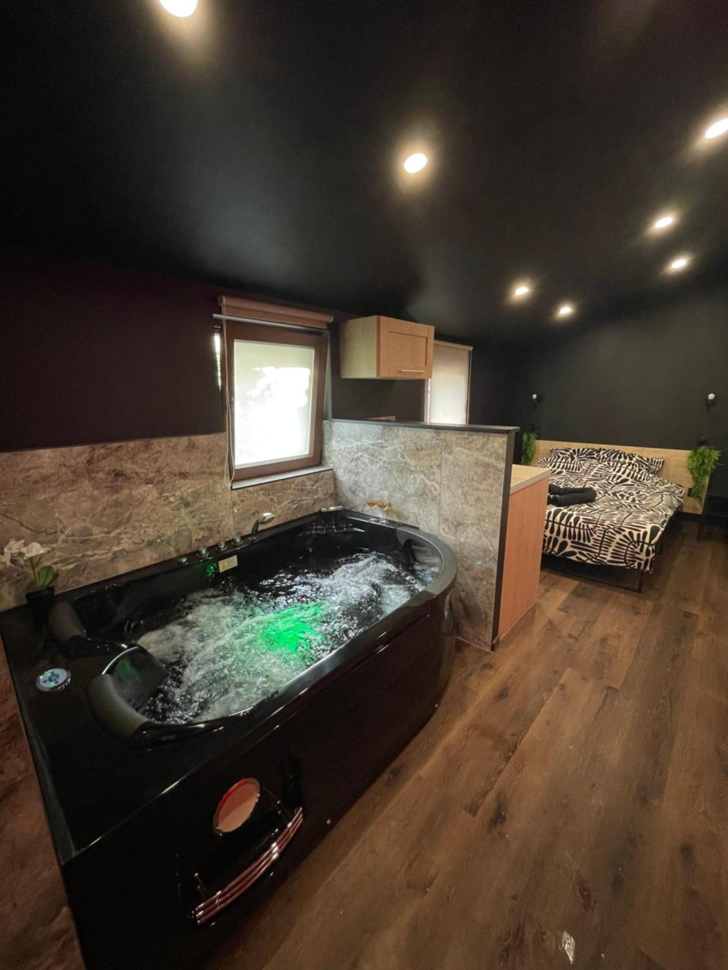 Jacuzzi Love Room Mulhouse Bagian luar foto